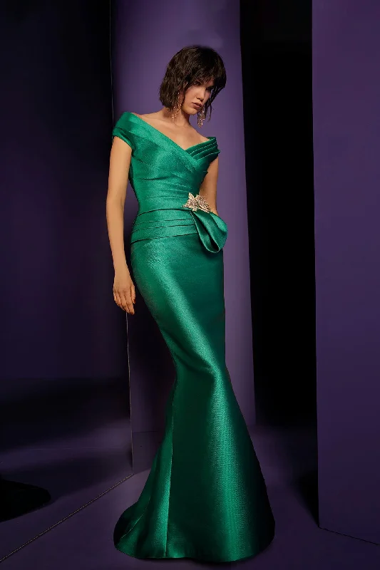 Off shoulder pique dress with pleats